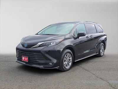 2025 Toyota Sienna XLE