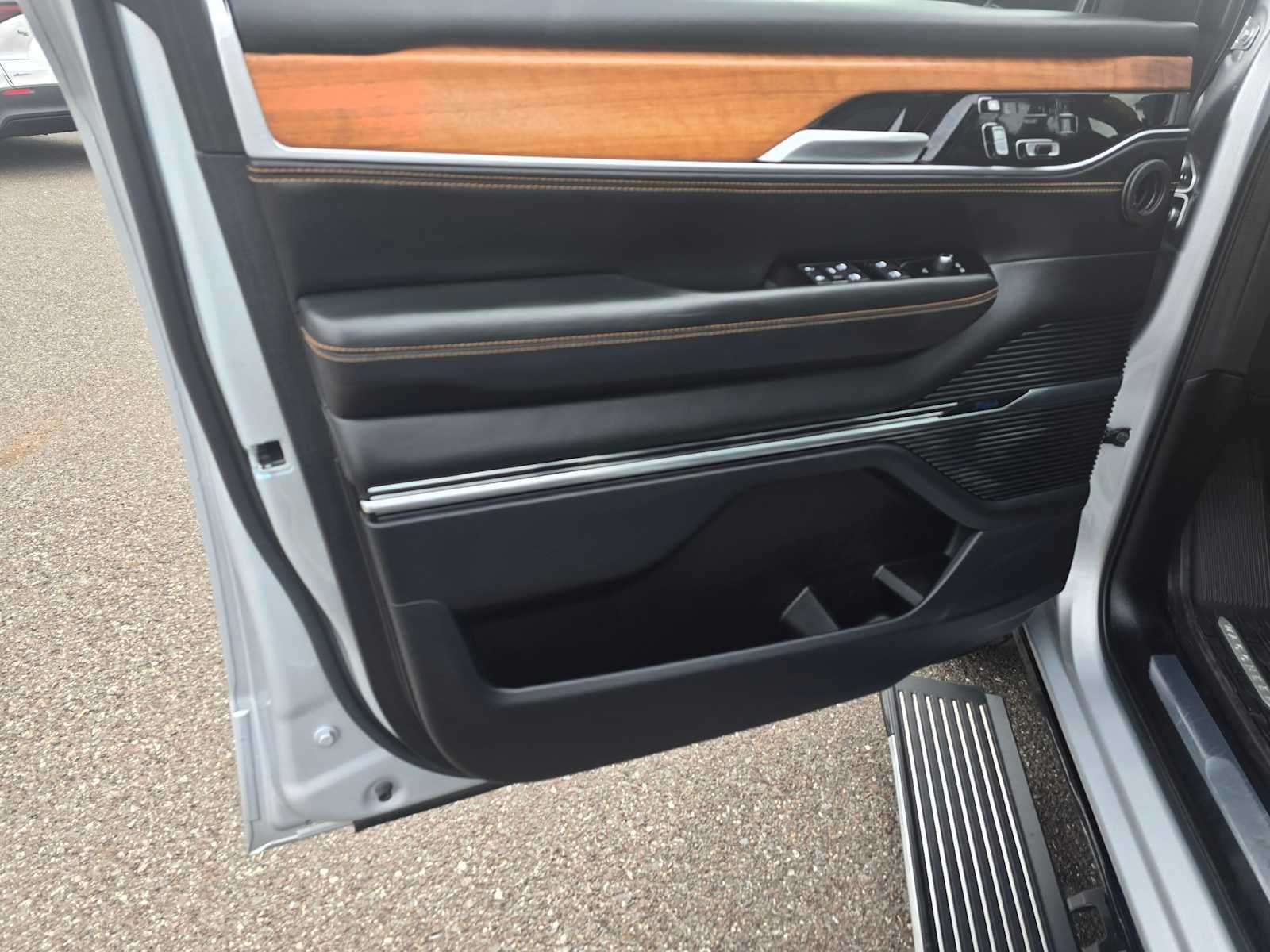 2024 Jeep Grand Wagoneer L Series III