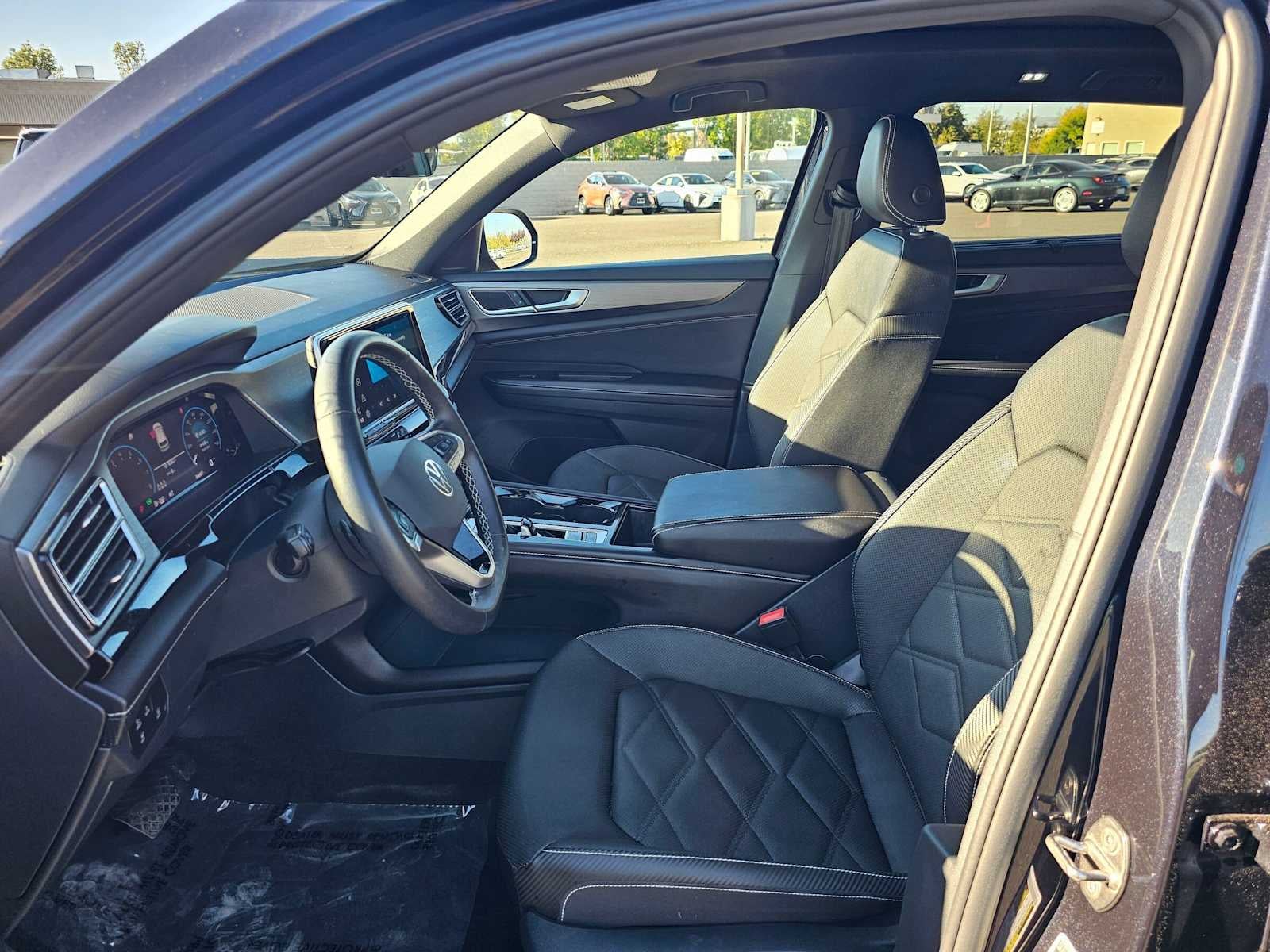 2025 Volkswagen Atlas Cross Sport 2.0T SE w/Technology