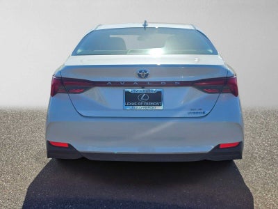 2020 Toyota Avalon Hybrid XLE