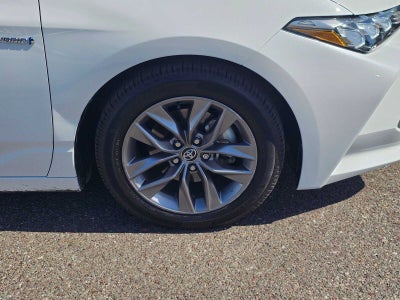 2020 Toyota Avalon Hybrid XLE