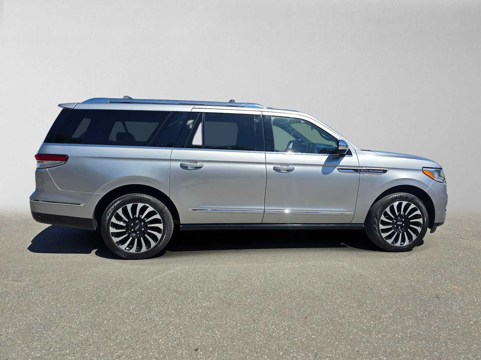 2024 Lincoln Navigator L Black Label