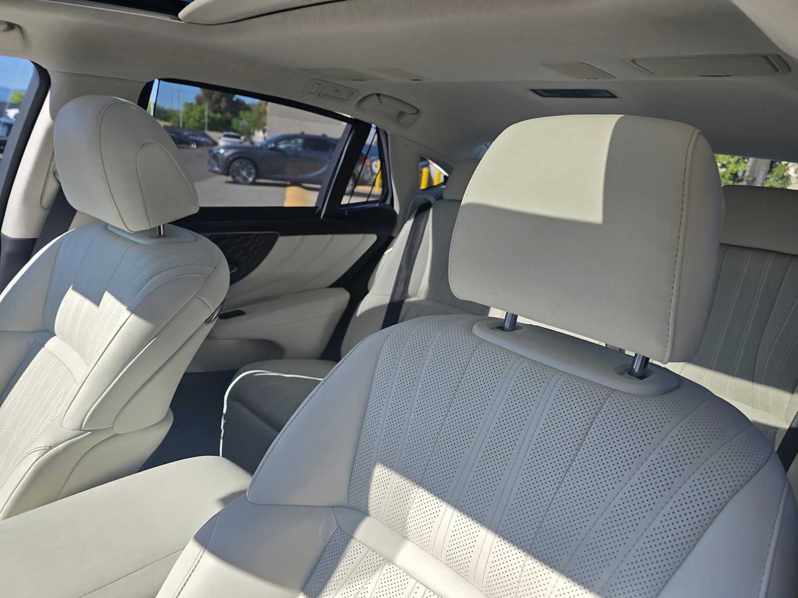 2023 Lexus LS 500h AWD