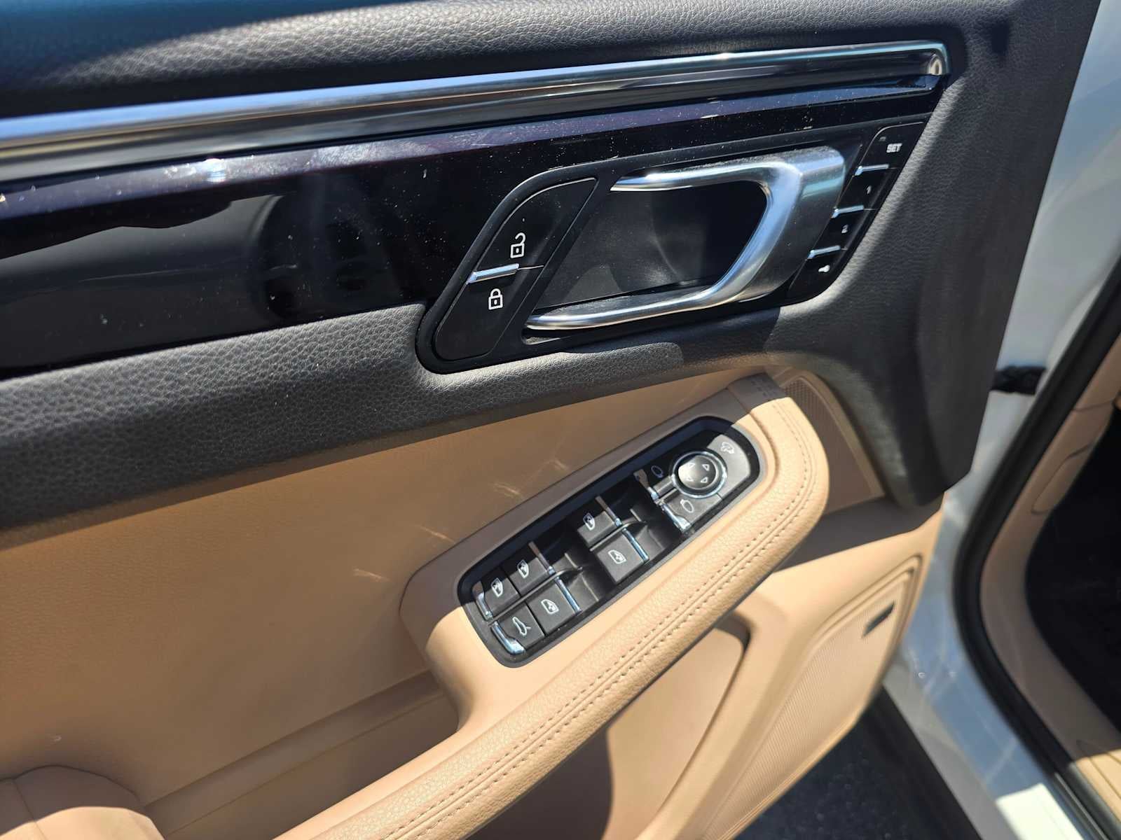 2025 Porsche Macan T