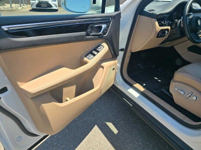 2025 Porsche Macan T