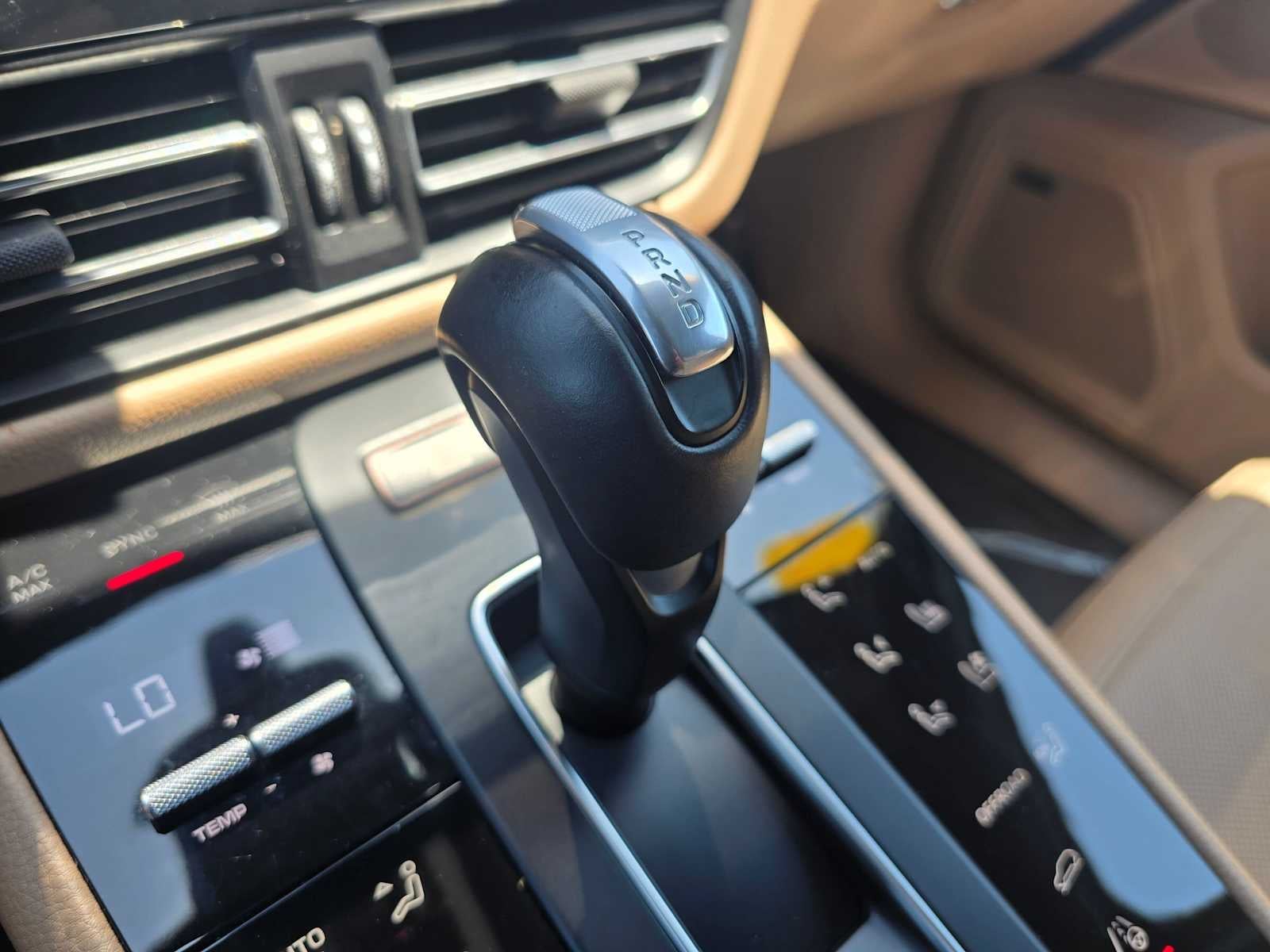 2025 Porsche Macan T