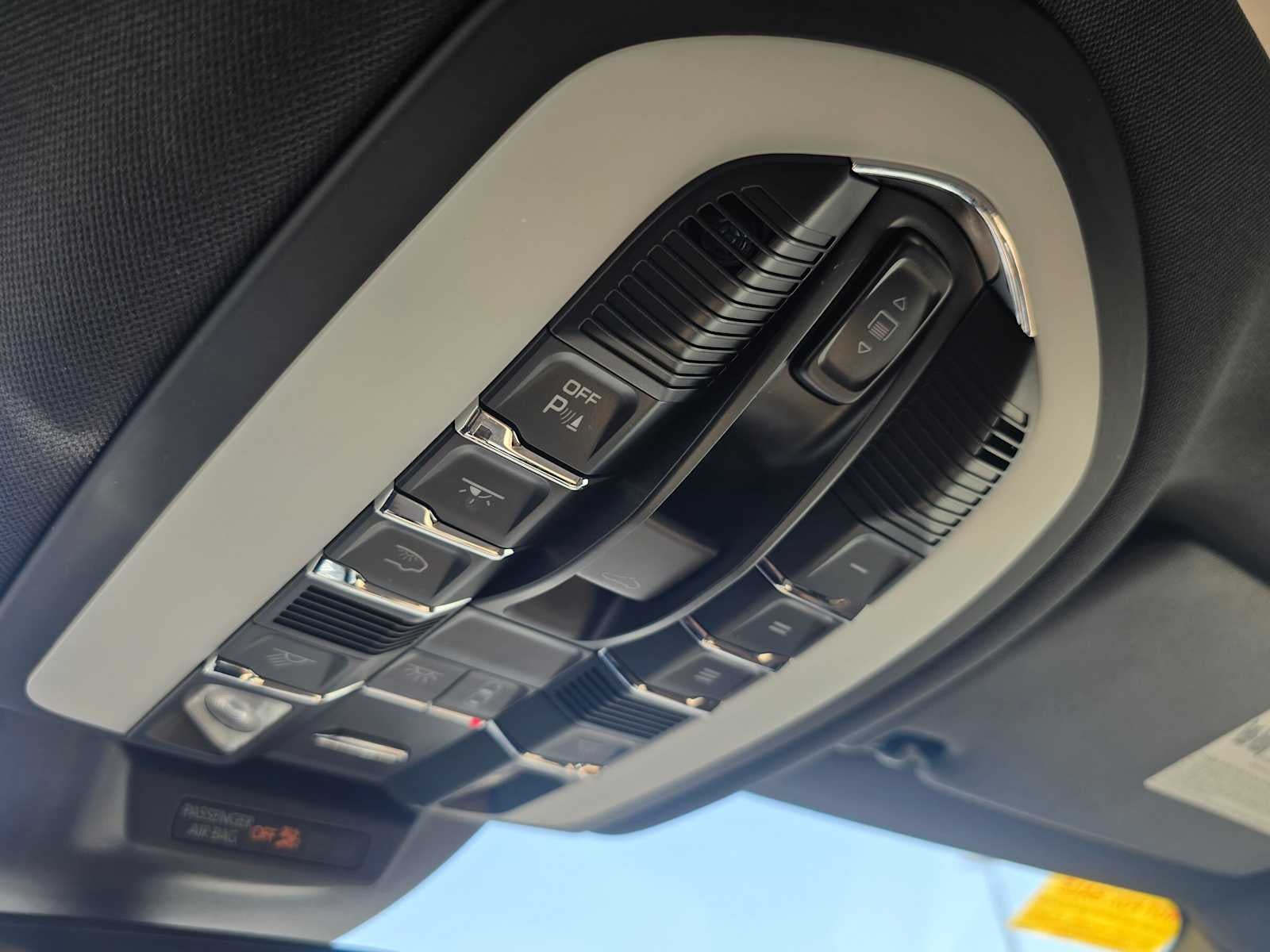 2025 Porsche Macan T