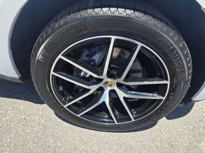 2025 Porsche Macan T