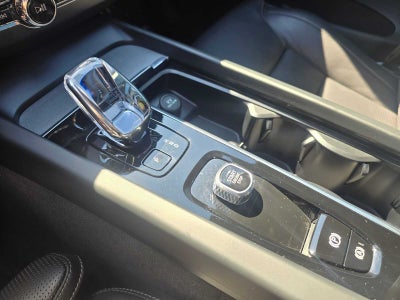 2025 Volvo XC60 Plug-In Hybrid Ultra Black Edition