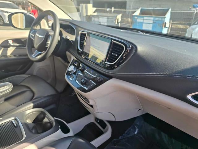 2023 Chrysler Pacifica Hybrid Touring L