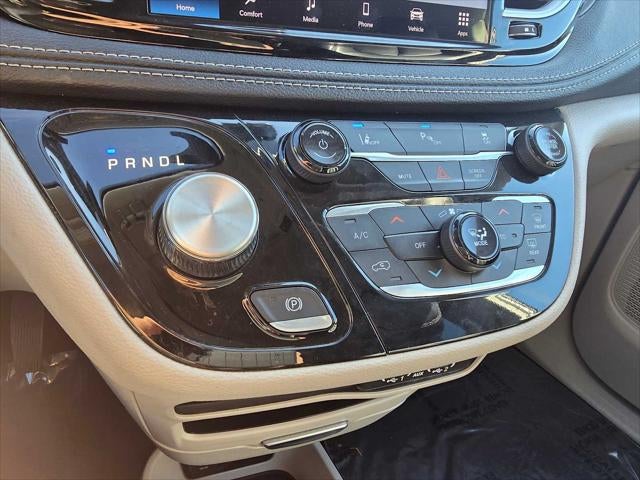 2023 Chrysler Pacifica Hybrid Touring L