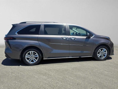 2023 Toyota Sienna XLE