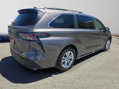 2023 Toyota Sienna XLE