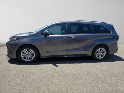 2023 Toyota Sienna XLE