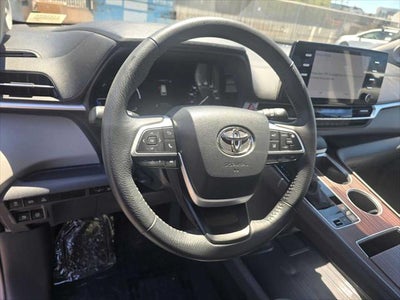 2023 Toyota Sienna XLE