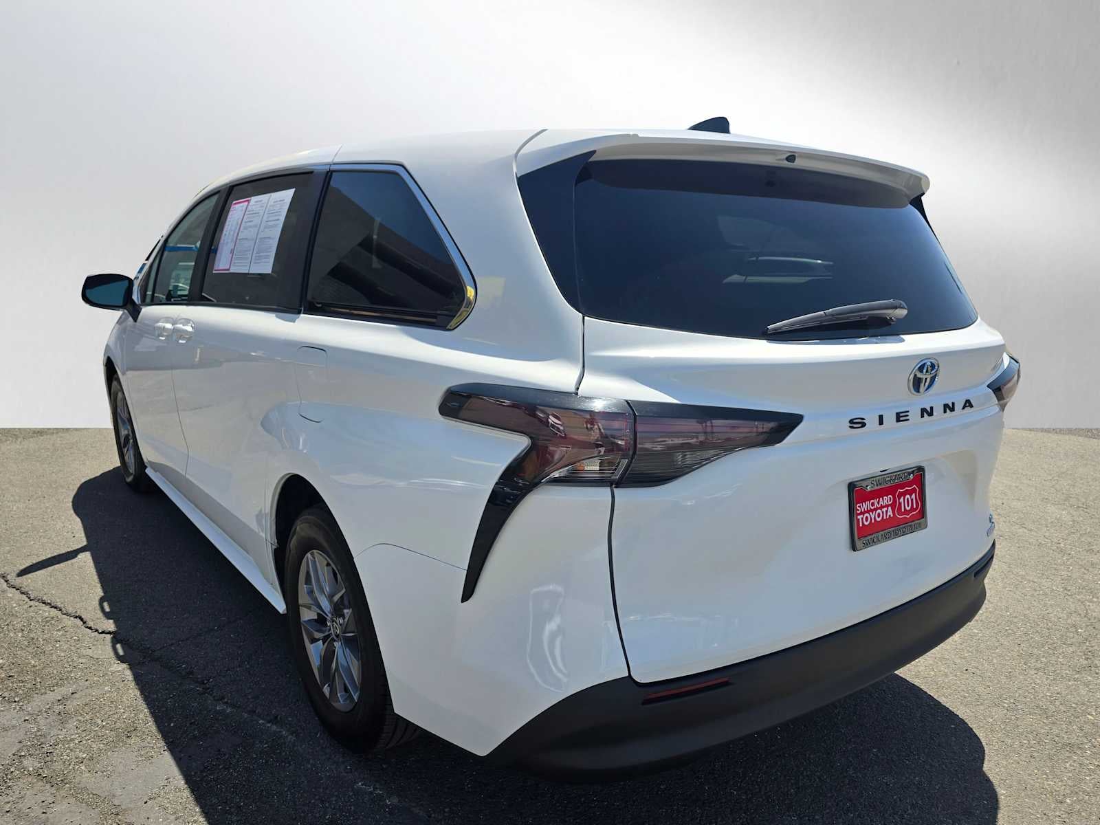 2024 Toyota Sienna LE