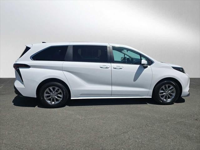 2024 Toyota Sienna LE