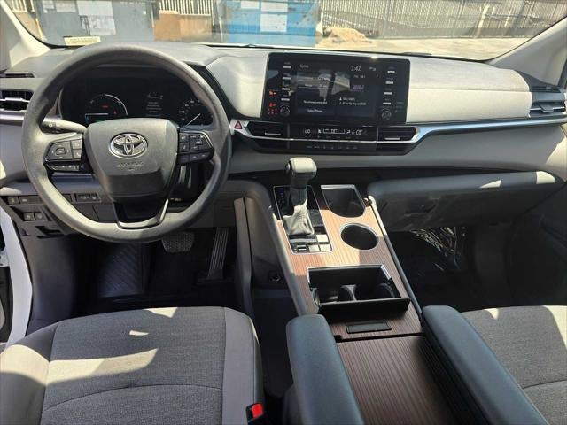2024 Toyota Sienna LE