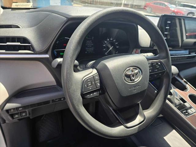 2024 Toyota Sienna LE