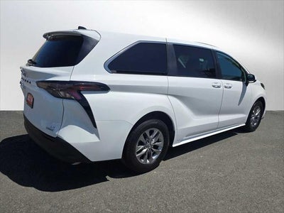 2024 Toyota Sienna LE