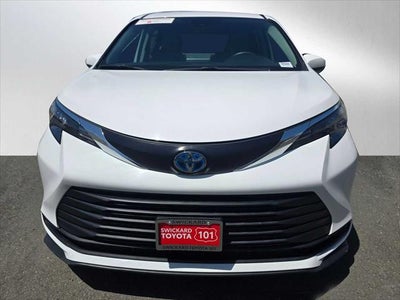 2024 Toyota Sienna LE