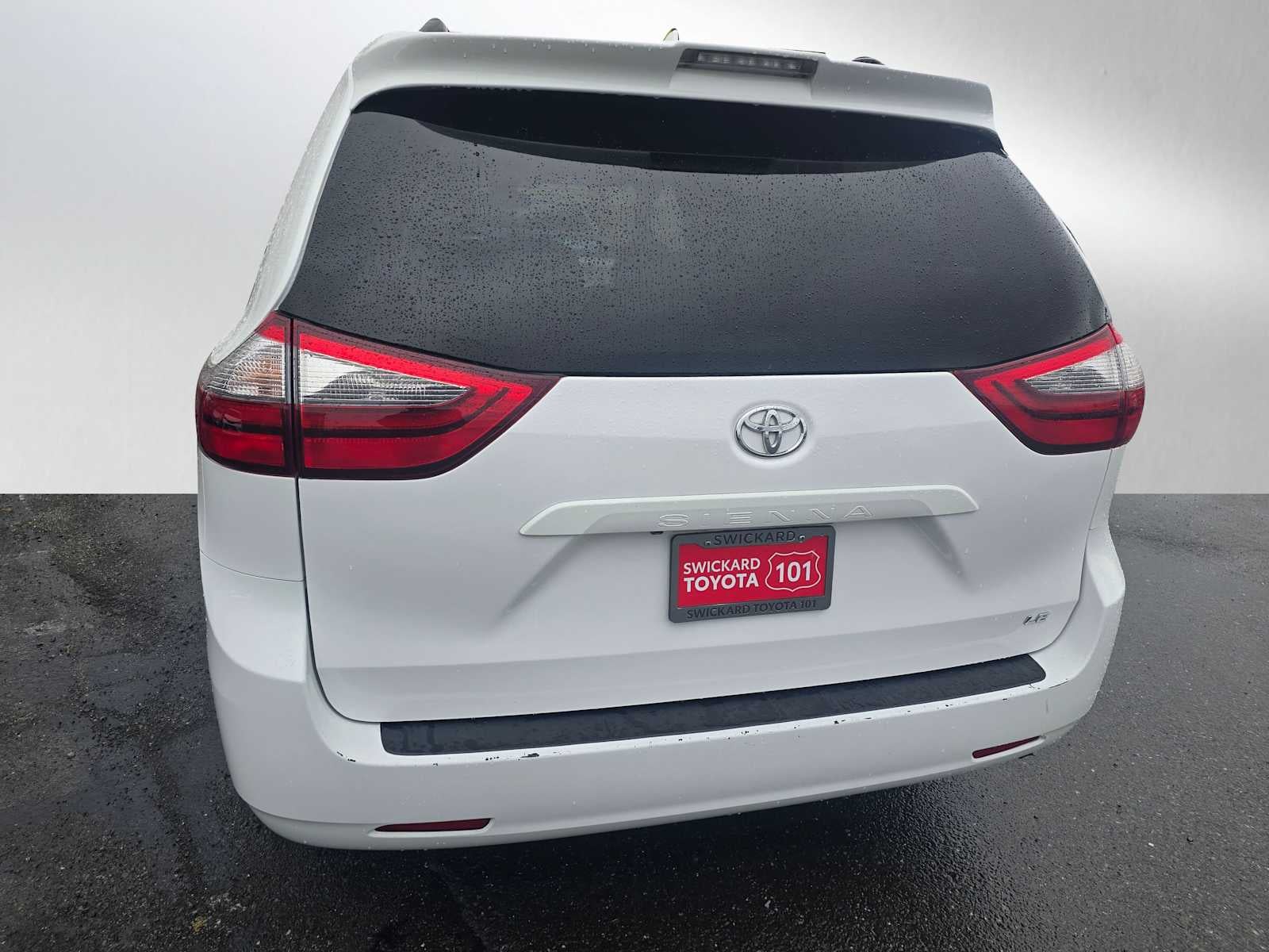 2020 Toyota Sienna LE