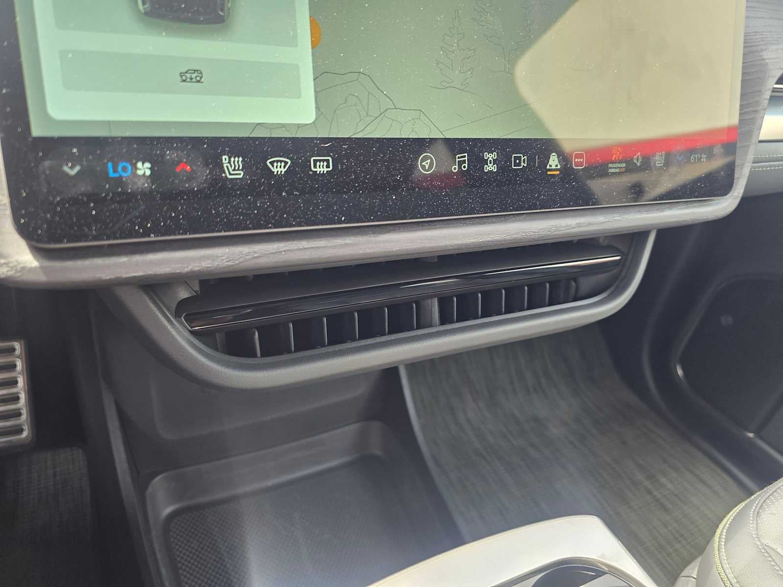 2024 Rivian R1S Adventure