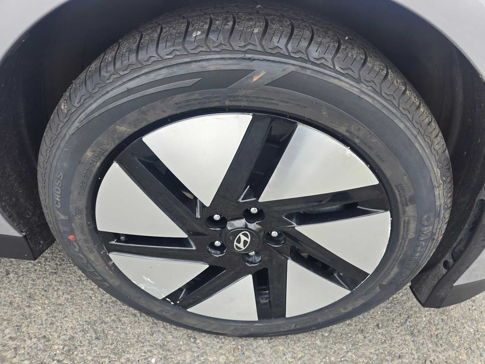2023 Hyundai IONIQ 6 SE Standard Range