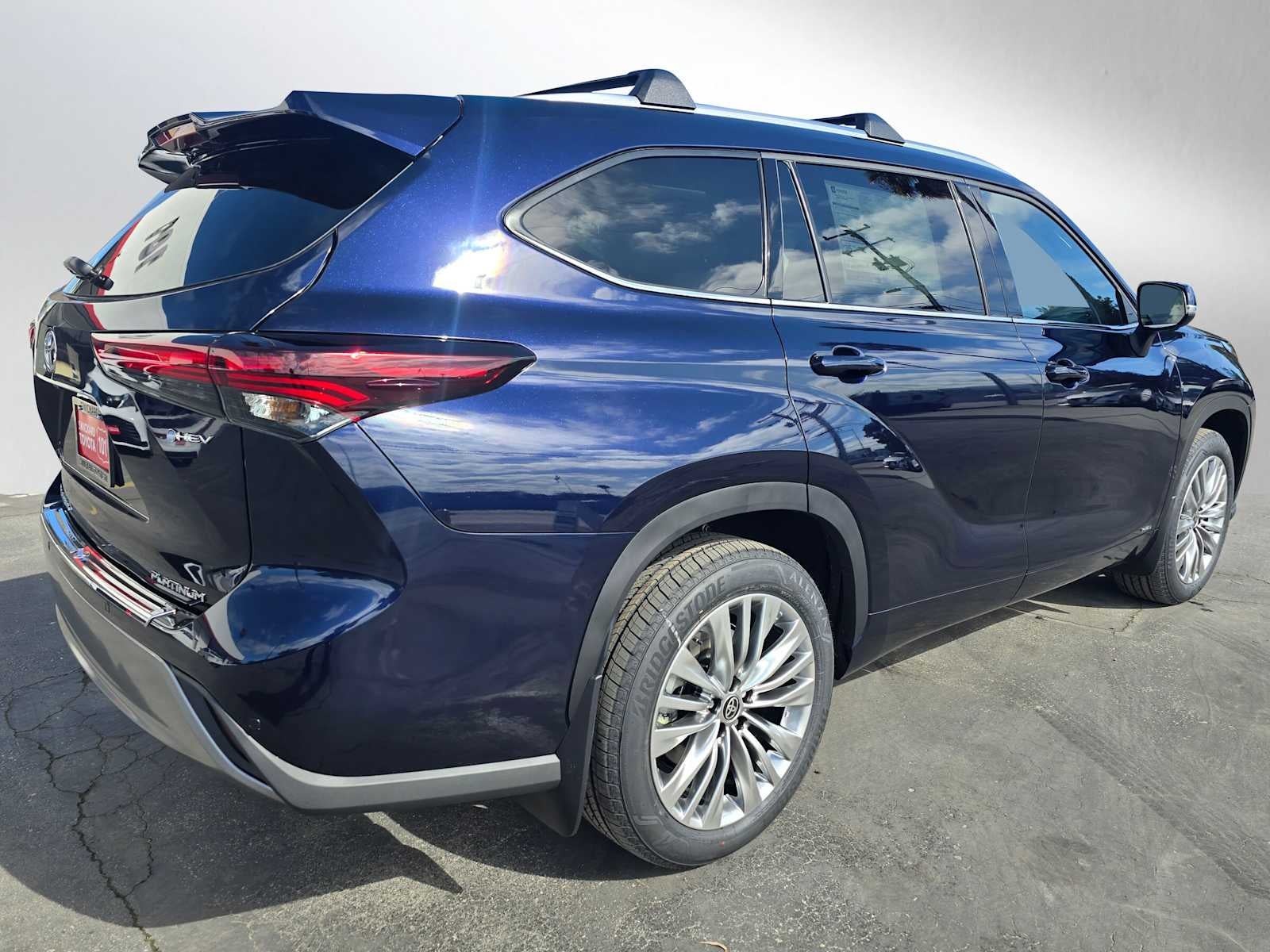 2026 Toyota Highlander Hybrid Platinum