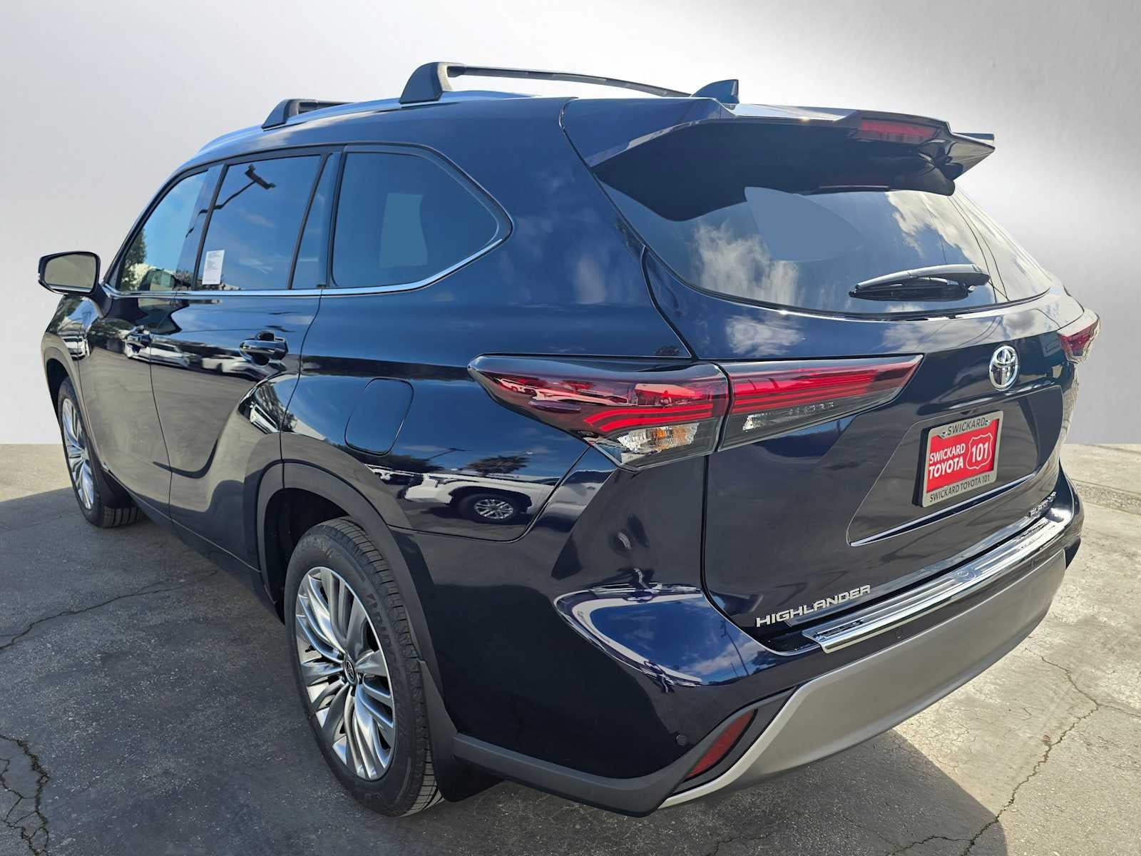 2026 Toyota Highlander Hybrid Platinum