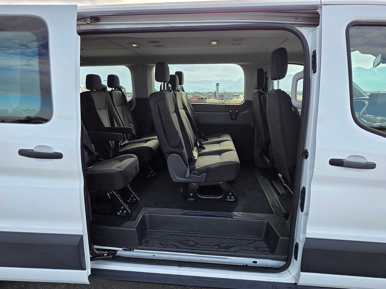 2024 Ford Transit Passenger Wagon XLT