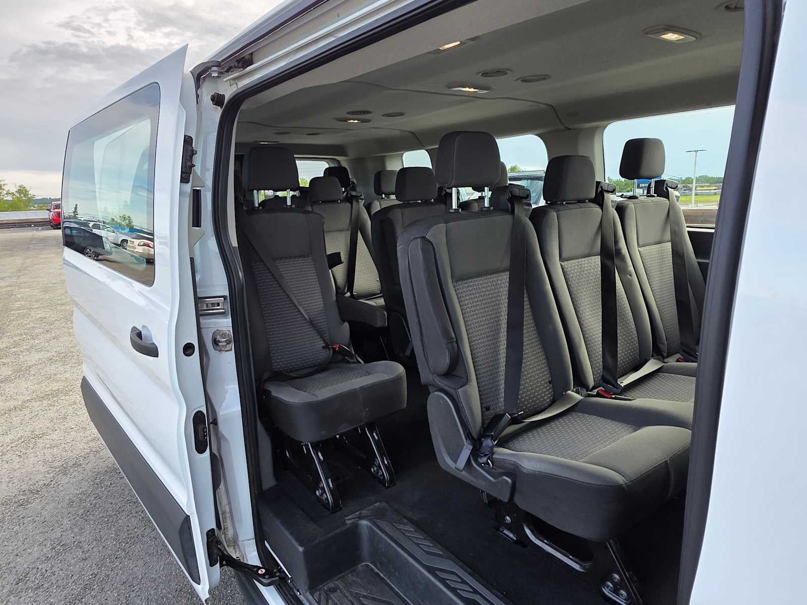 2024 Ford Transit Passenger Wagon XLT