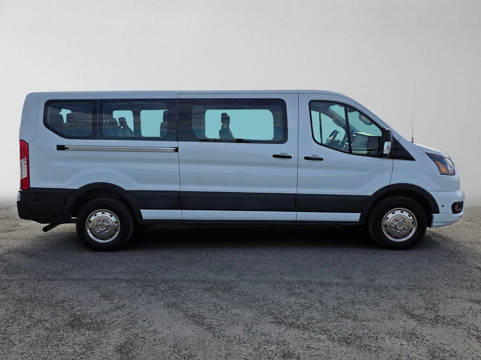 2024 Ford Transit Passenger Wagon XLT