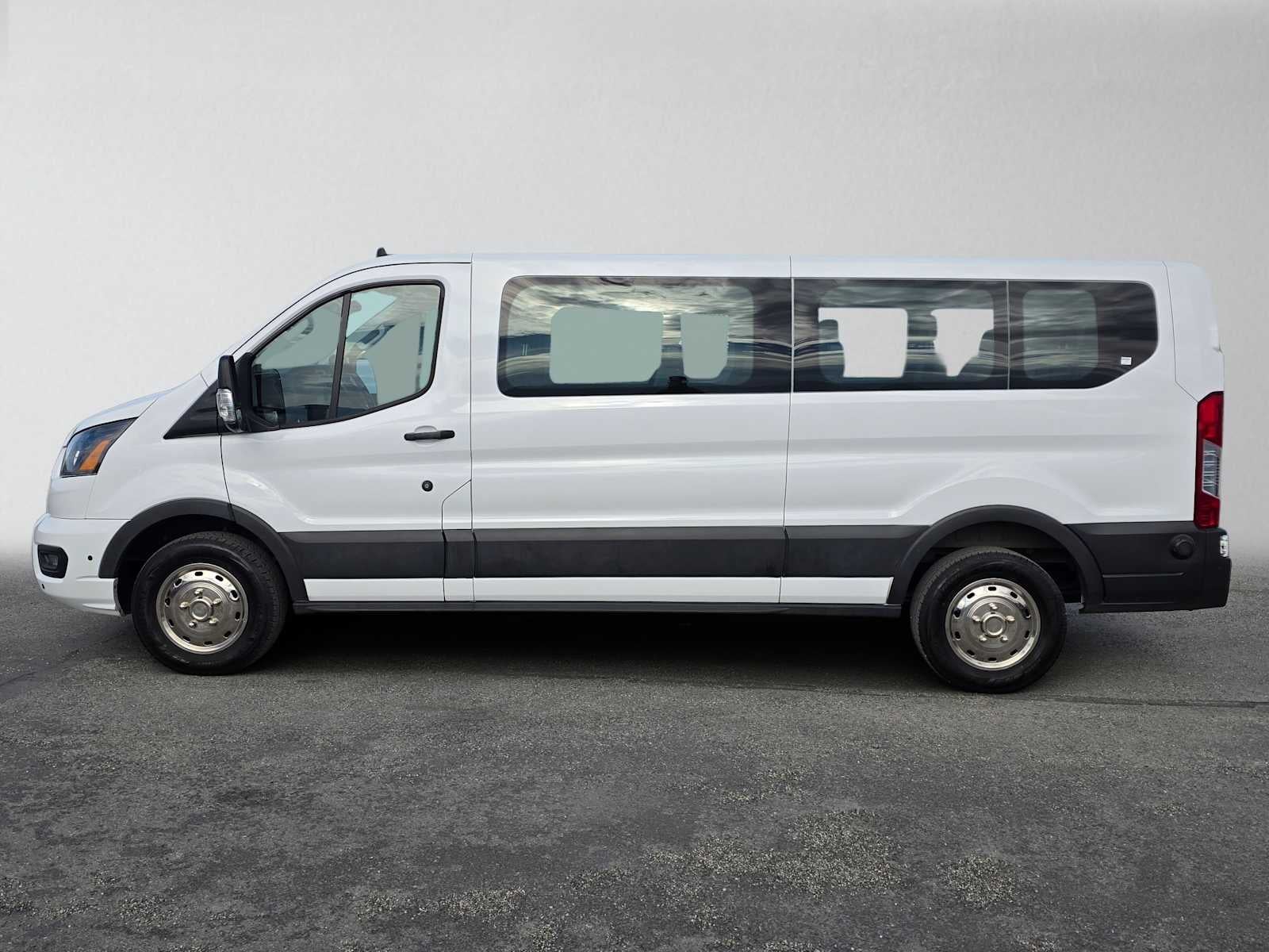 2024 Ford Transit Passenger Wagon XLT