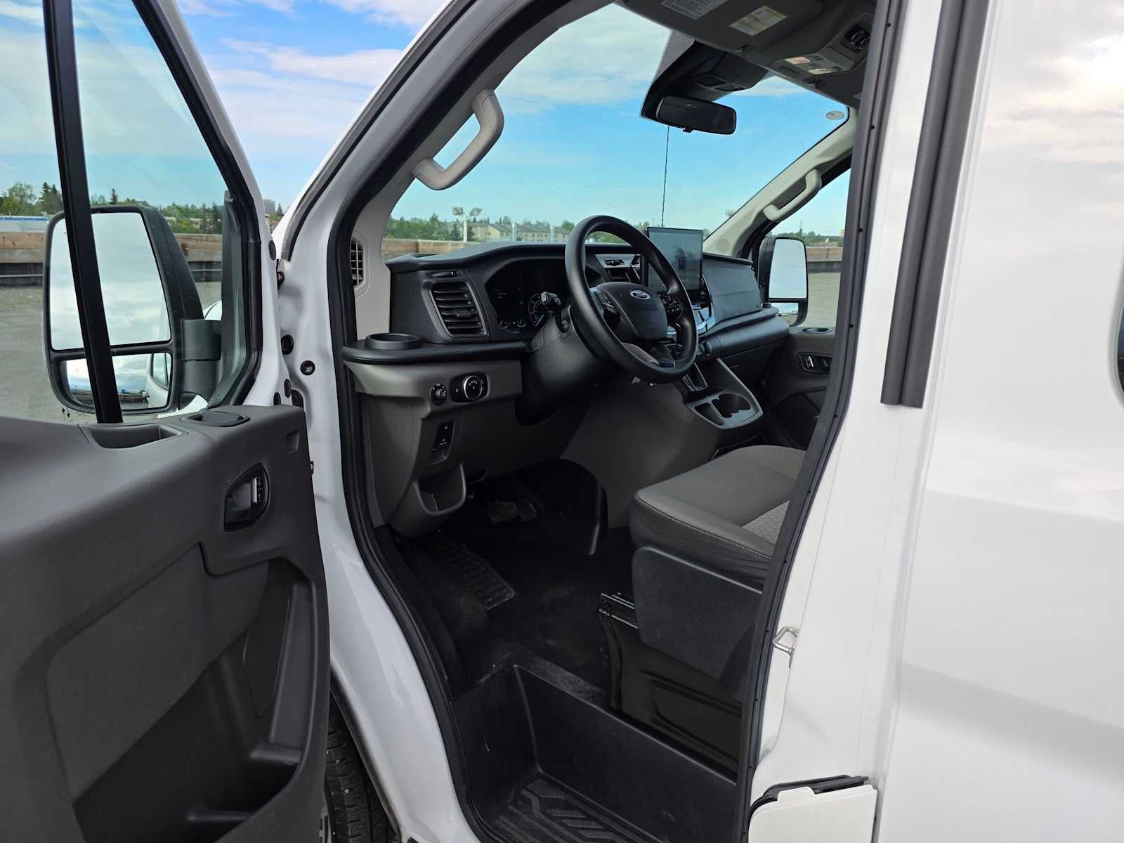 2024 Ford Transit Passenger Wagon XLT