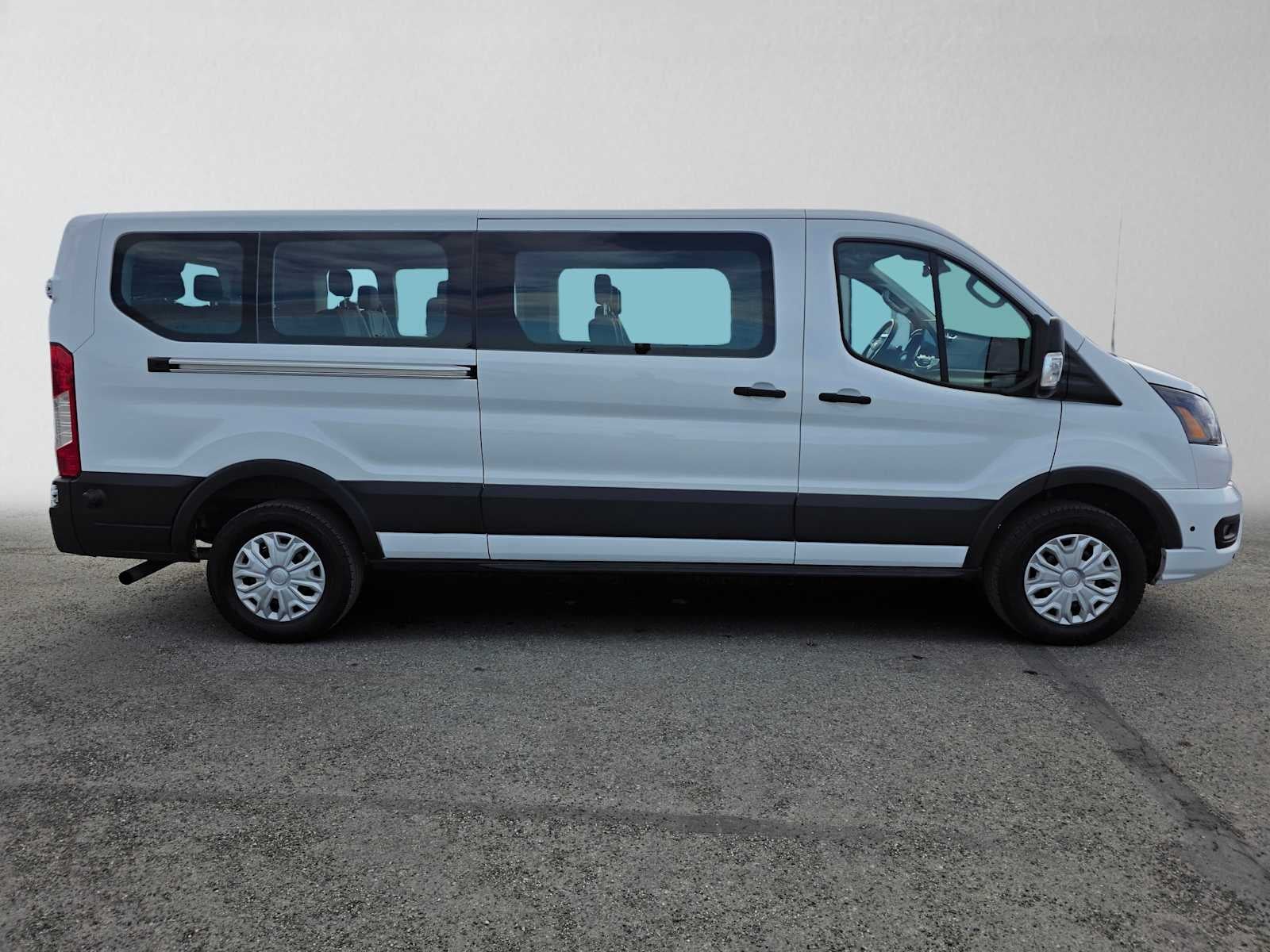 2024 Ford Transit Passenger Wagon XLT