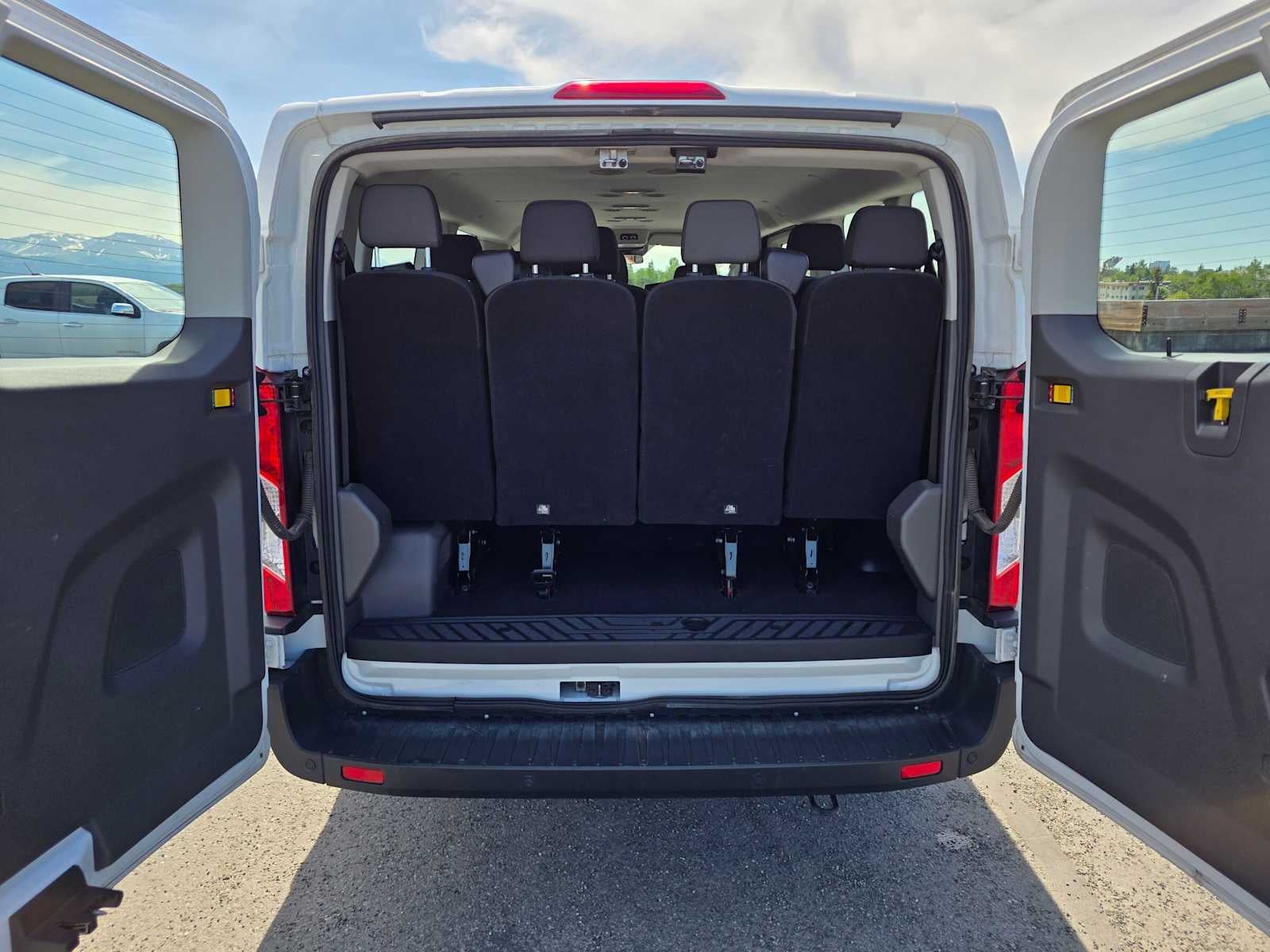 2024 Ford Transit Passenger Wagon XLT