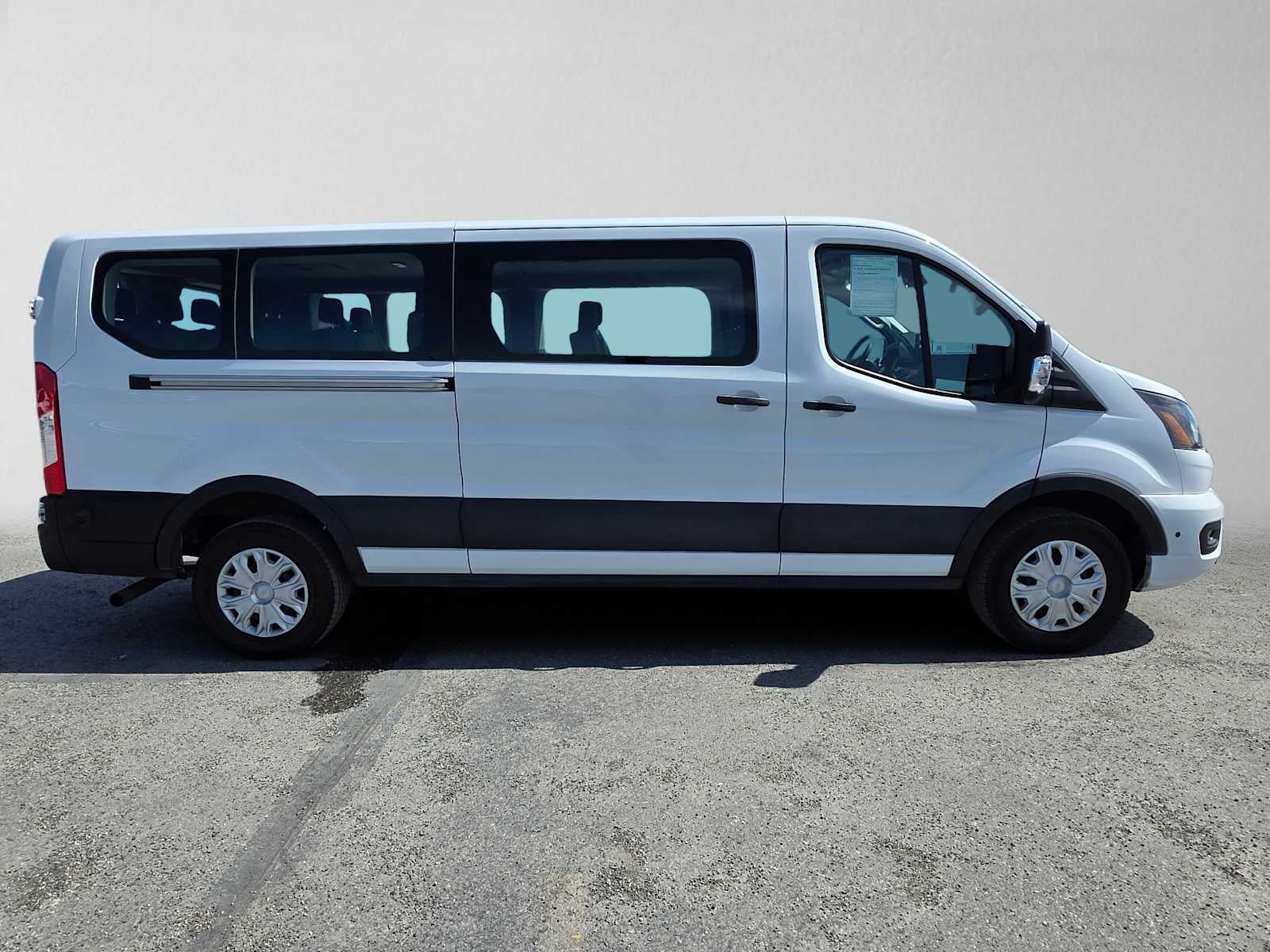 2024 Ford Transit Passenger Wagon XLT