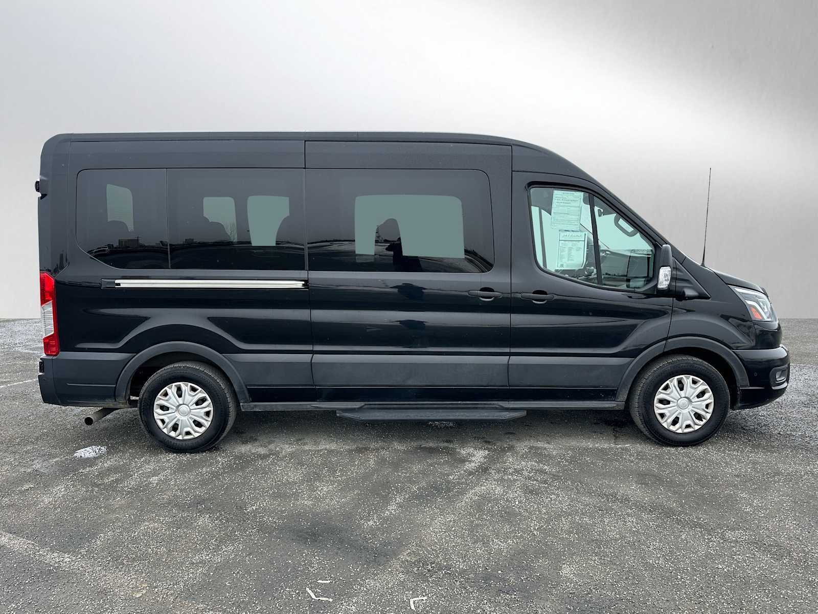 2023 Ford Transit Passenger Wagon XLT
