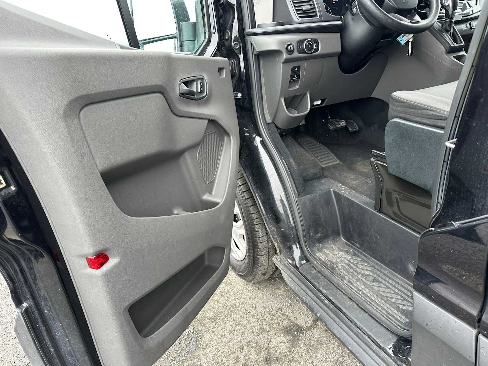 2023 Ford Transit Passenger Wagon XLT