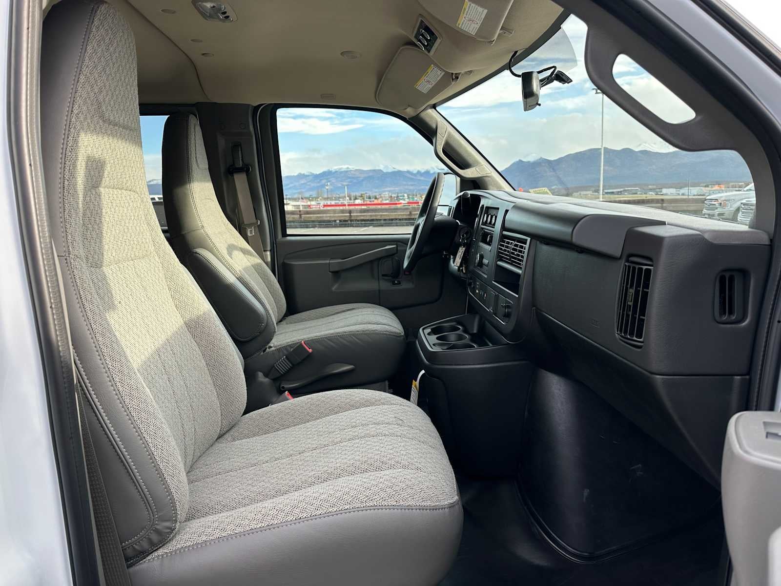 2025 GMC Savana LS