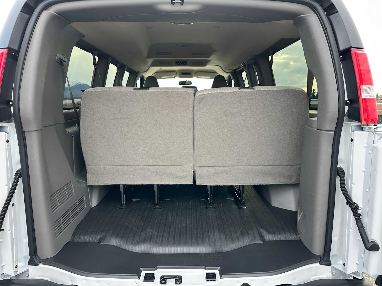 2025 GMC Savana LS