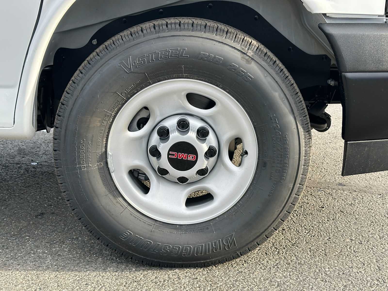 2025 GMC Savana LS
