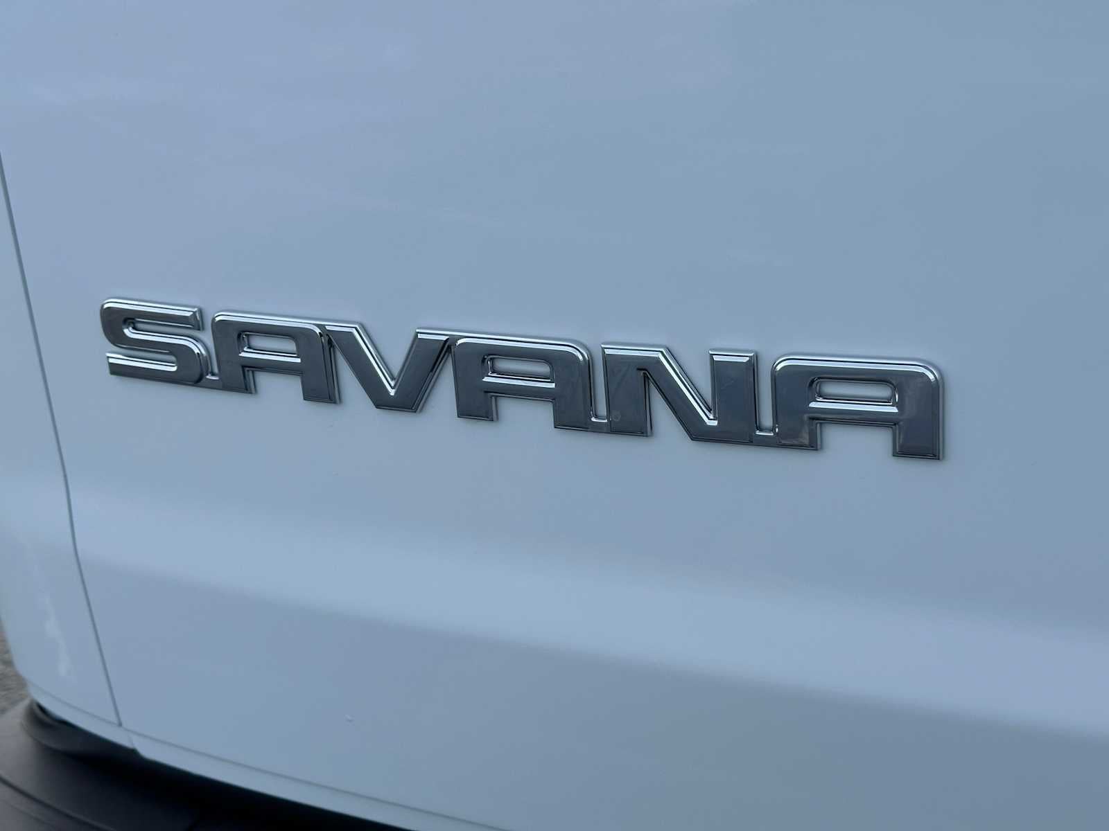 2025 GMC Savana LT