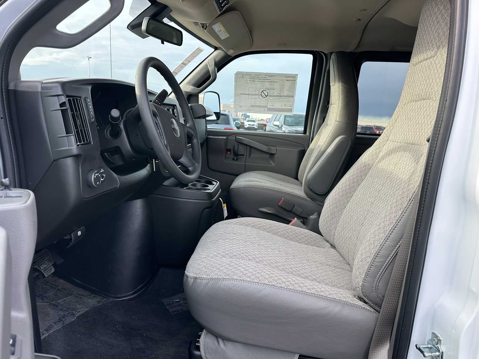 2025 GMC Savana LT