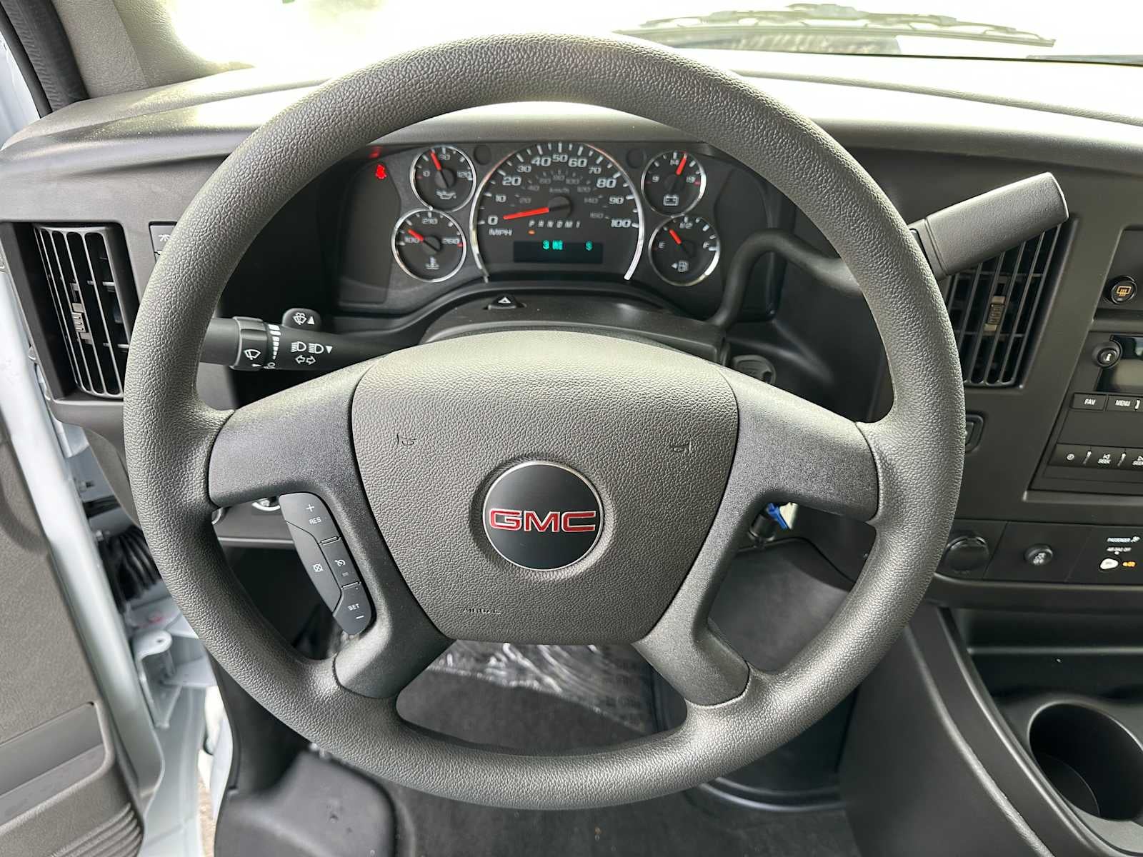 2025 GMC Savana LT