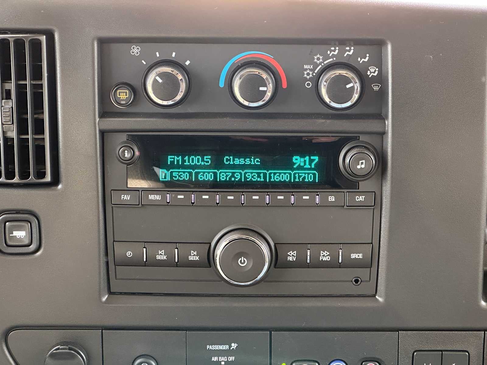 2025 GMC Savana LT