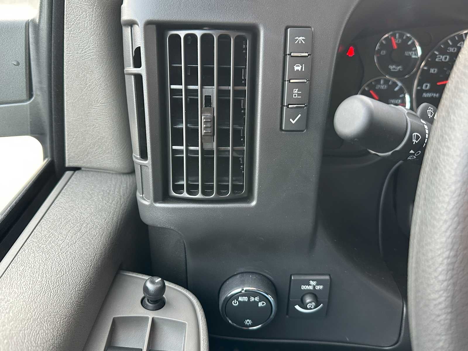 2025 GMC Savana LT