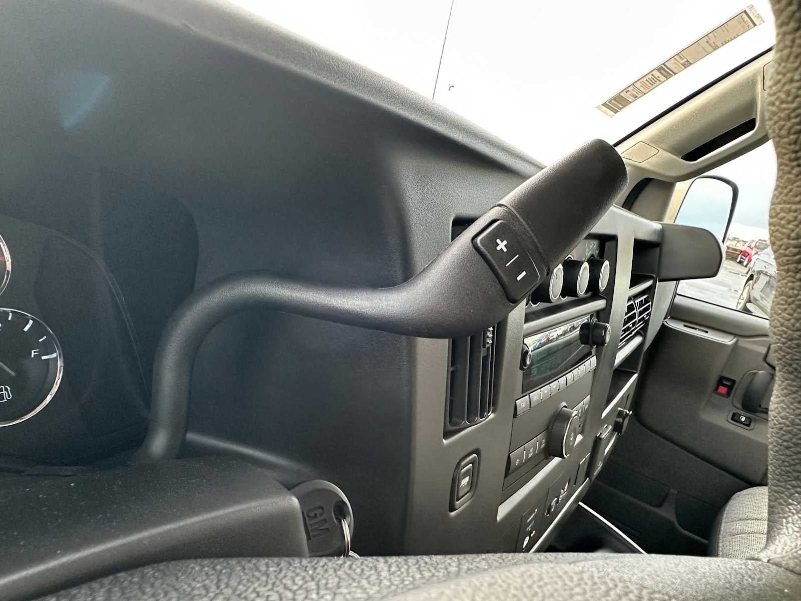 2025 GMC Savana LT