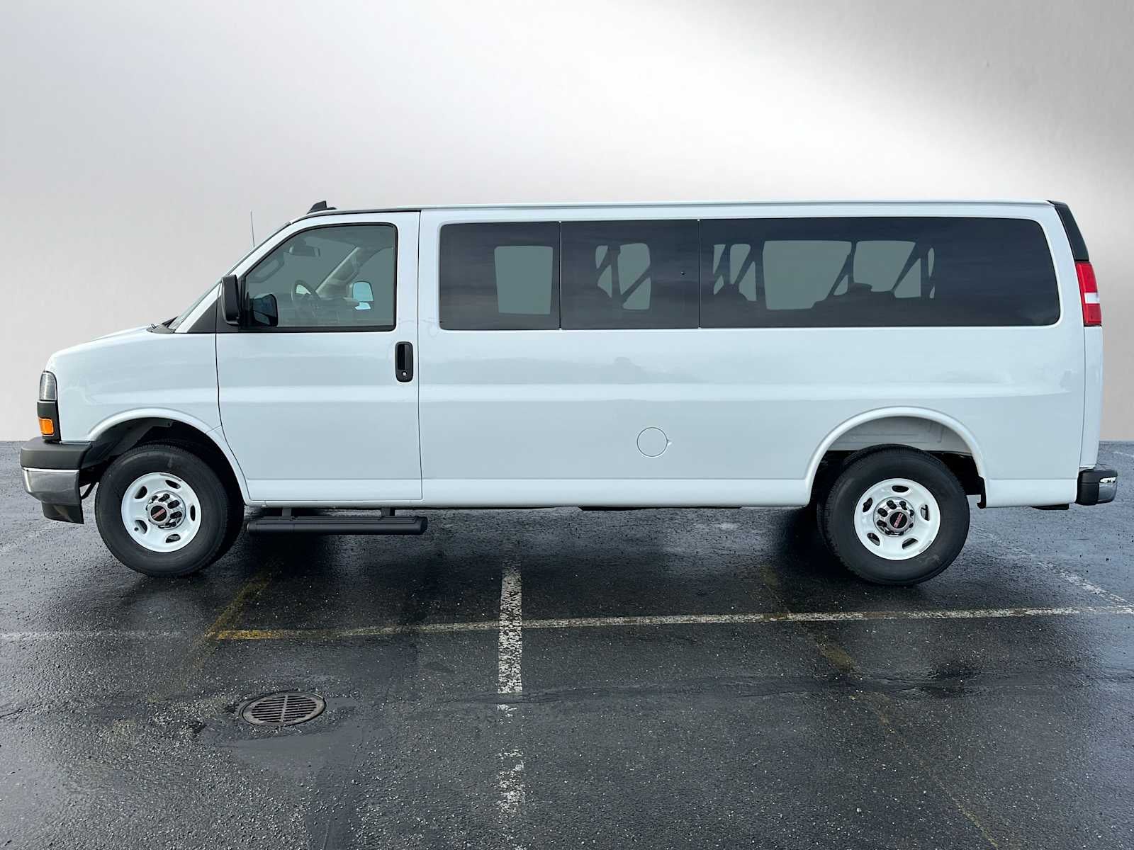 2025 GMC Savana LT